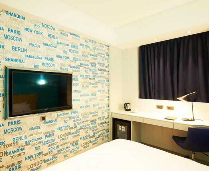 Royal Group Hotel Bo Ai Branch Каосюн Екстериор снимка