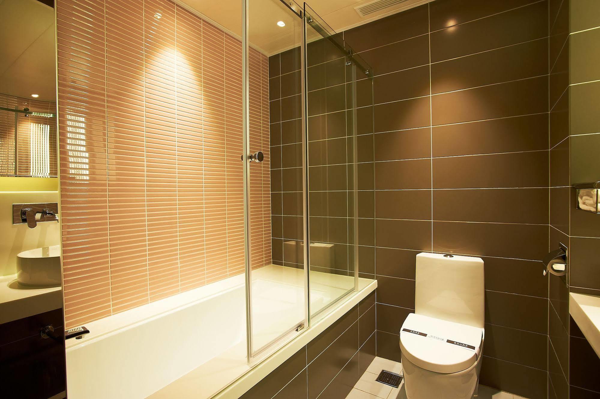 Royal Group Hotel Bo Ai Branch Каосюн Екстериор снимка