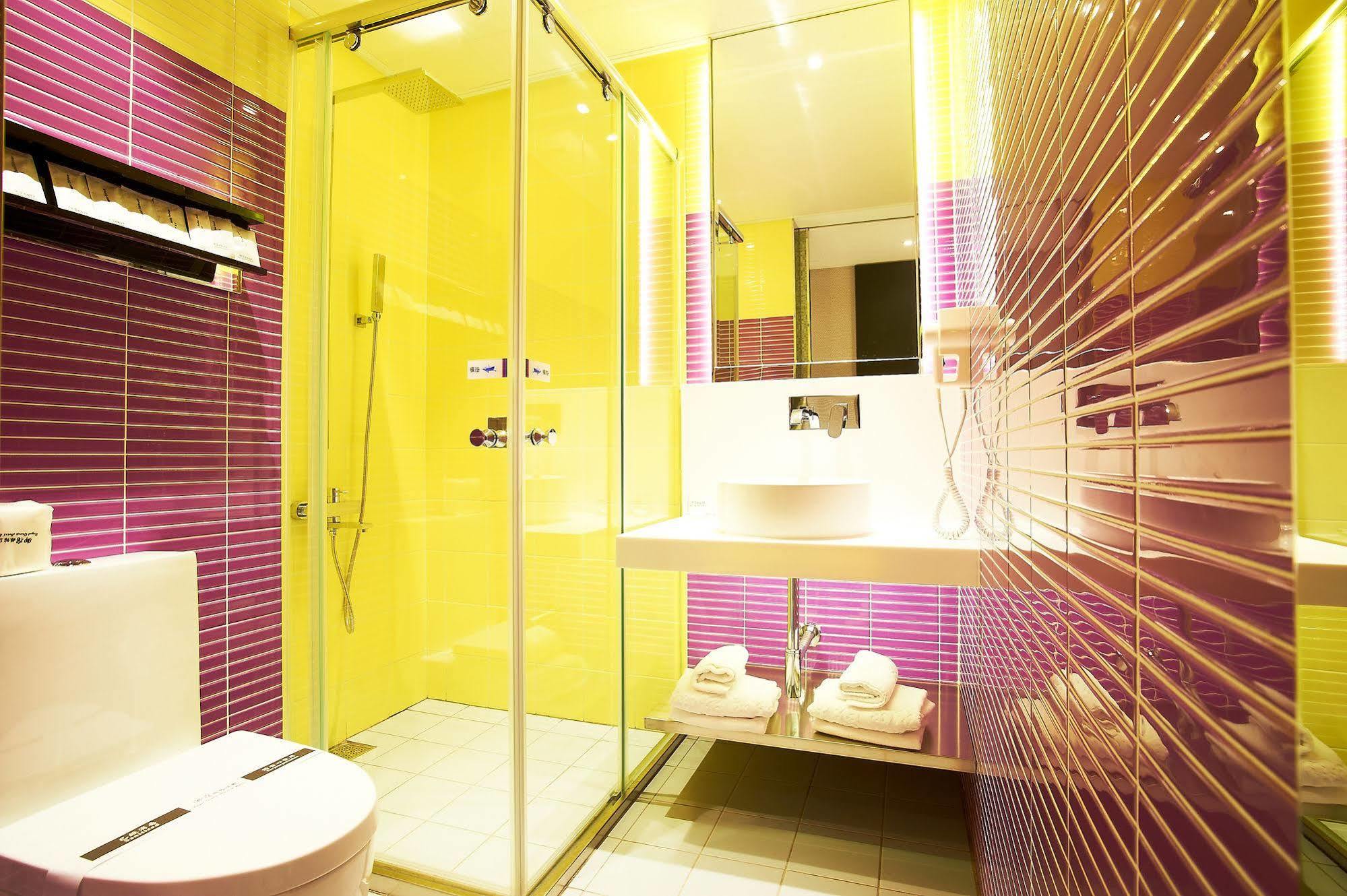 Royal Group Hotel Bo Ai Branch Каосюн Екстериор снимка