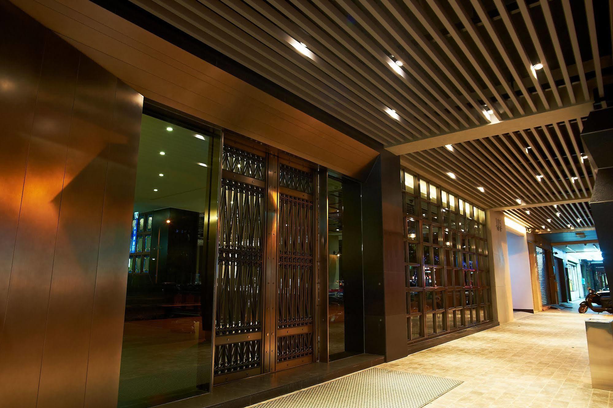 Royal Group Hotel Bo Ai Branch Каосюн Екстериор снимка