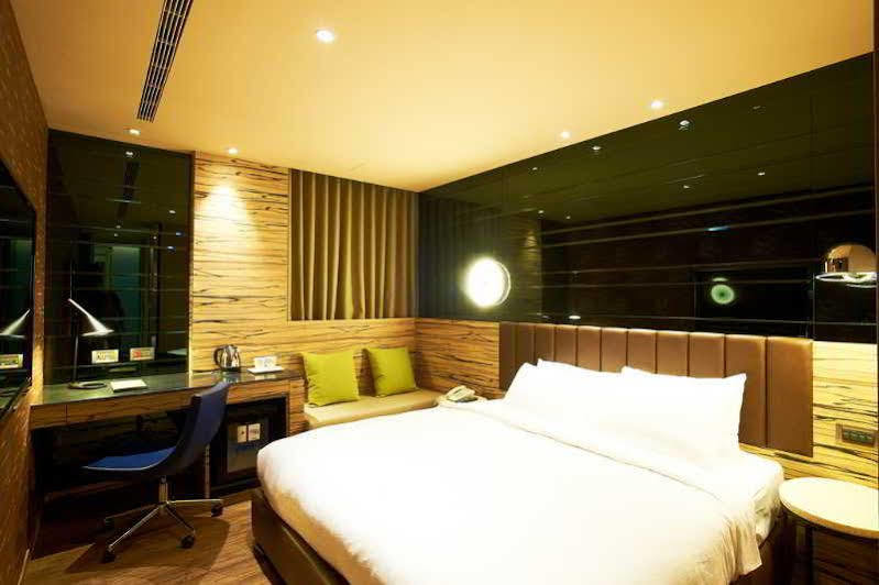 Royal Group Hotel Bo Ai Branch Каосюн Екстериор снимка